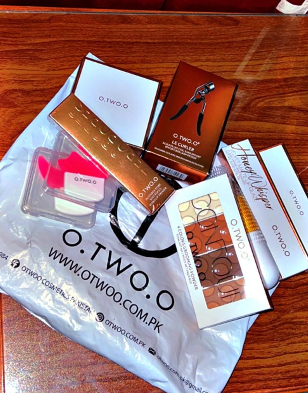 Customer photo review of O.TWO.O 4 COLORS GROOMING POWDER