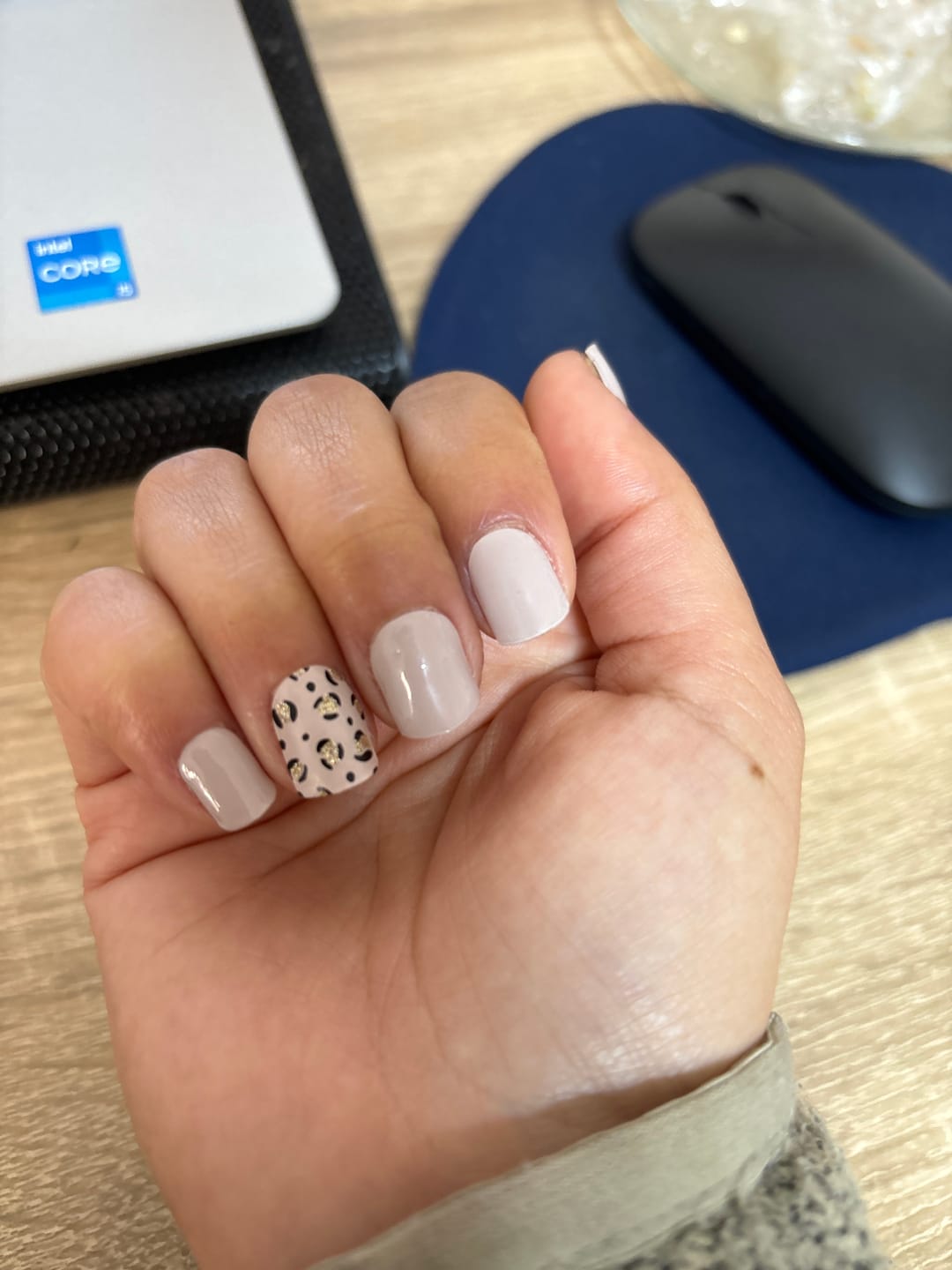 Customer photo review of Animal Print Beige  | Stickers de Gel