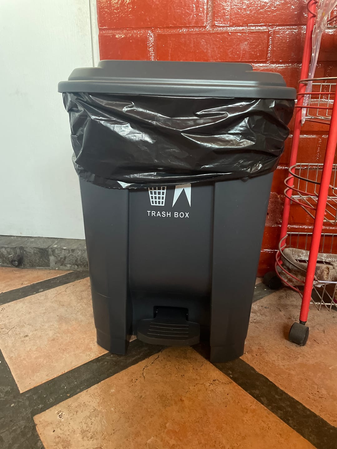 Customer photo review of Basurero Contenedor De Basura 50 Litros Cubo De Basura