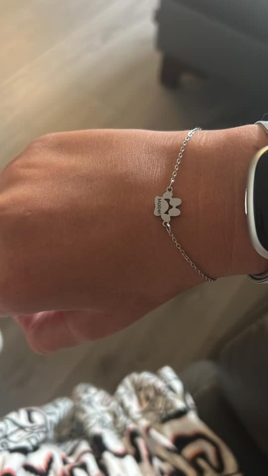 Customer photo review of Gepersonaliseerde poot naamarmband