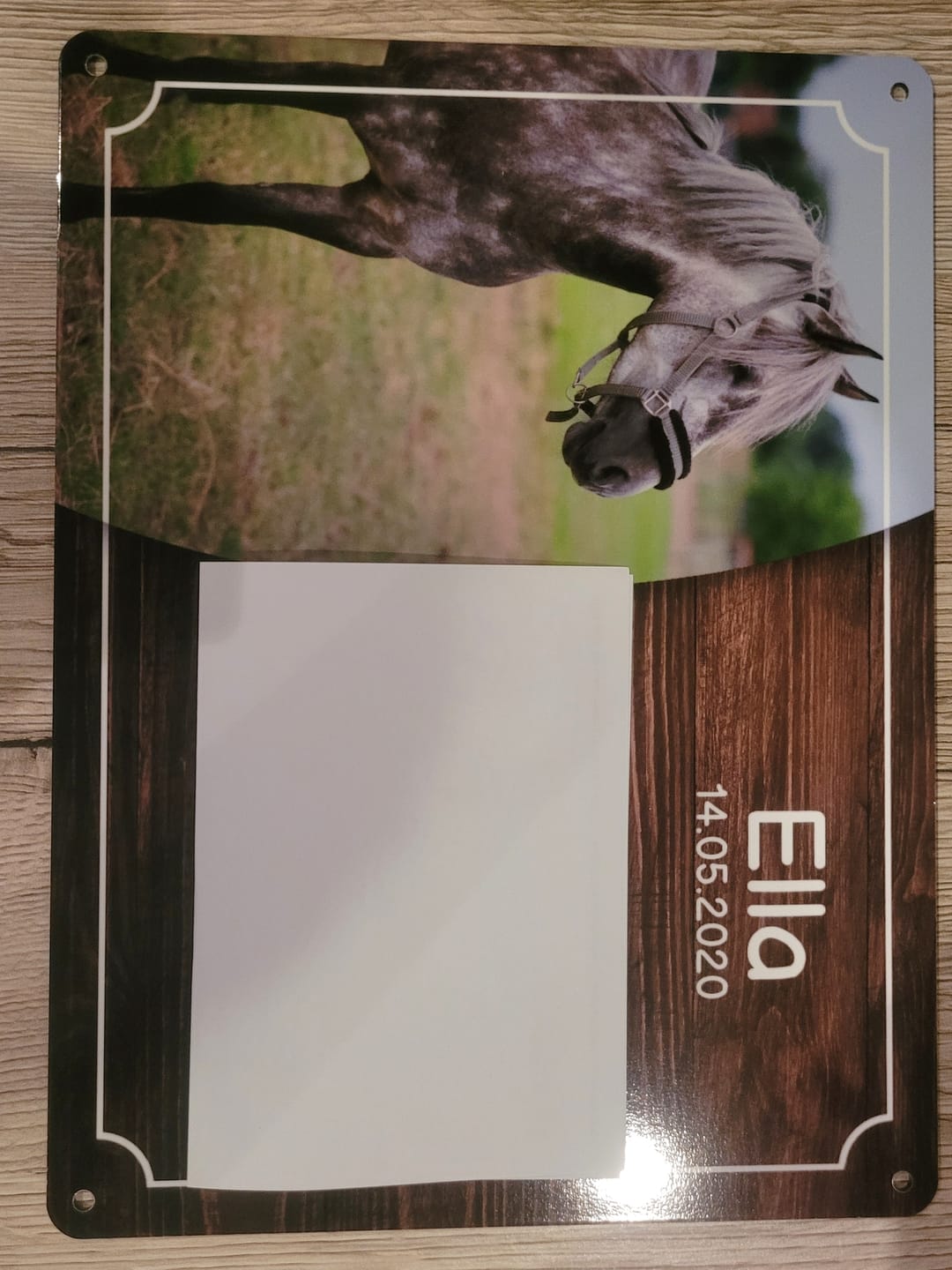 Customer photo review of Pferde Boxenschild mit Foto & Wunschtext (UV- und wetterfest)