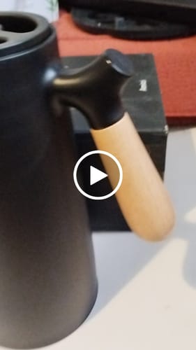 Customer video review of Jarra Termica Sakura Amici Nordica Negra 1 Litro