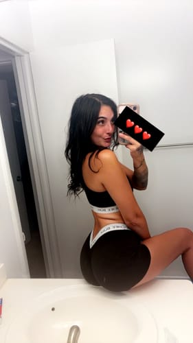 Customer photo review of Pchee Lounge Black Scrunch Butt Short Set