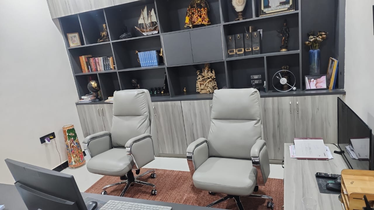 Customer photo review of Ettorez POLAR High Back Leatherette Office Chair