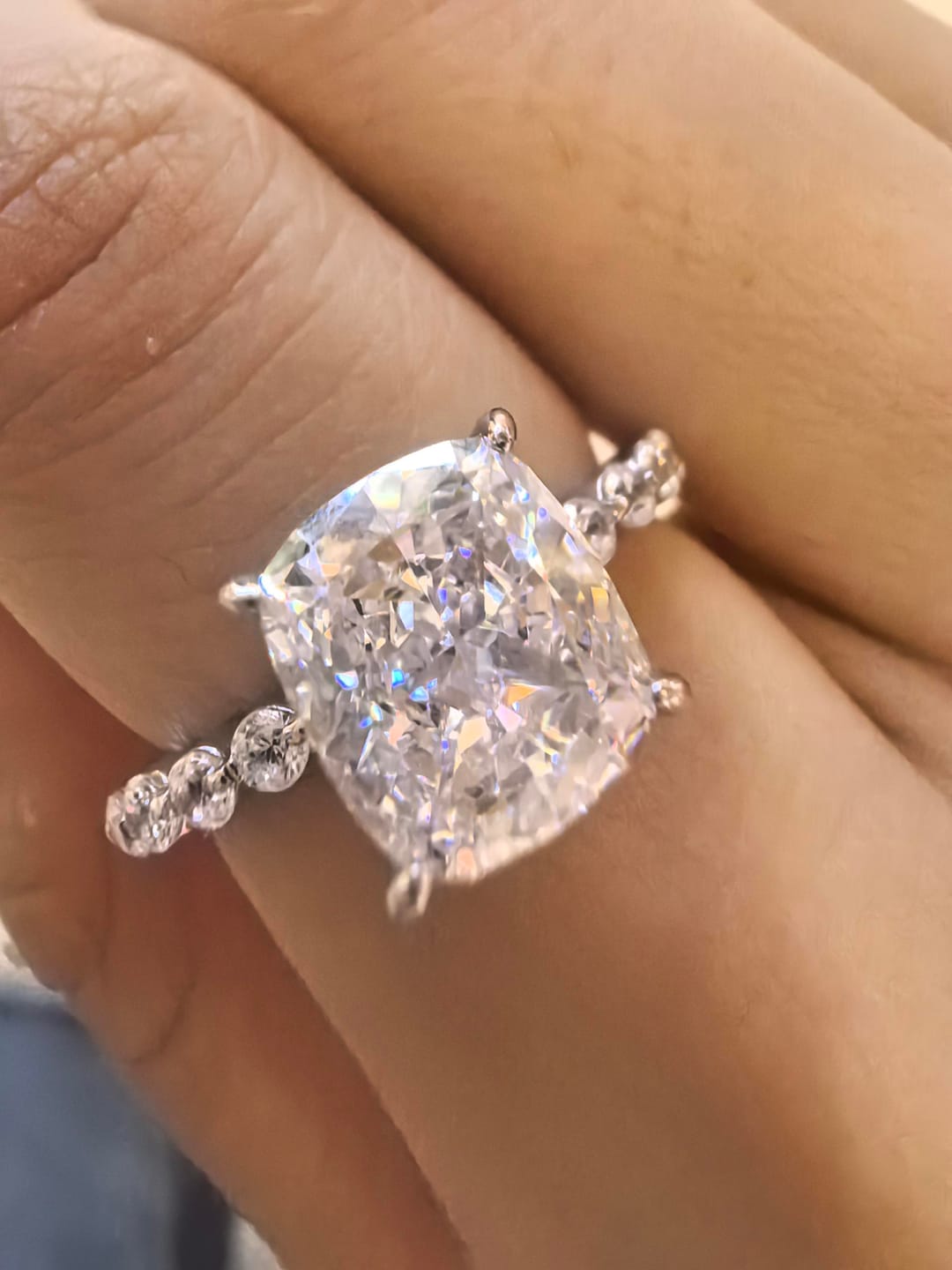 Customer photo review of Louily Exquisite 2.0 Carat Cushion Cut Engagement Ring