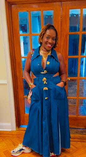 Customer photo review of Cut-Out Sleeveless Lapel Denim Dress