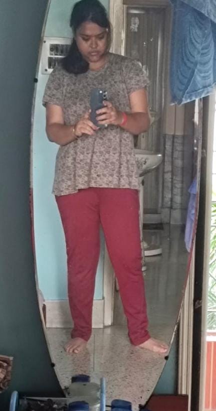 Customer photo review of Maroon 4-Way Stretchable Pants