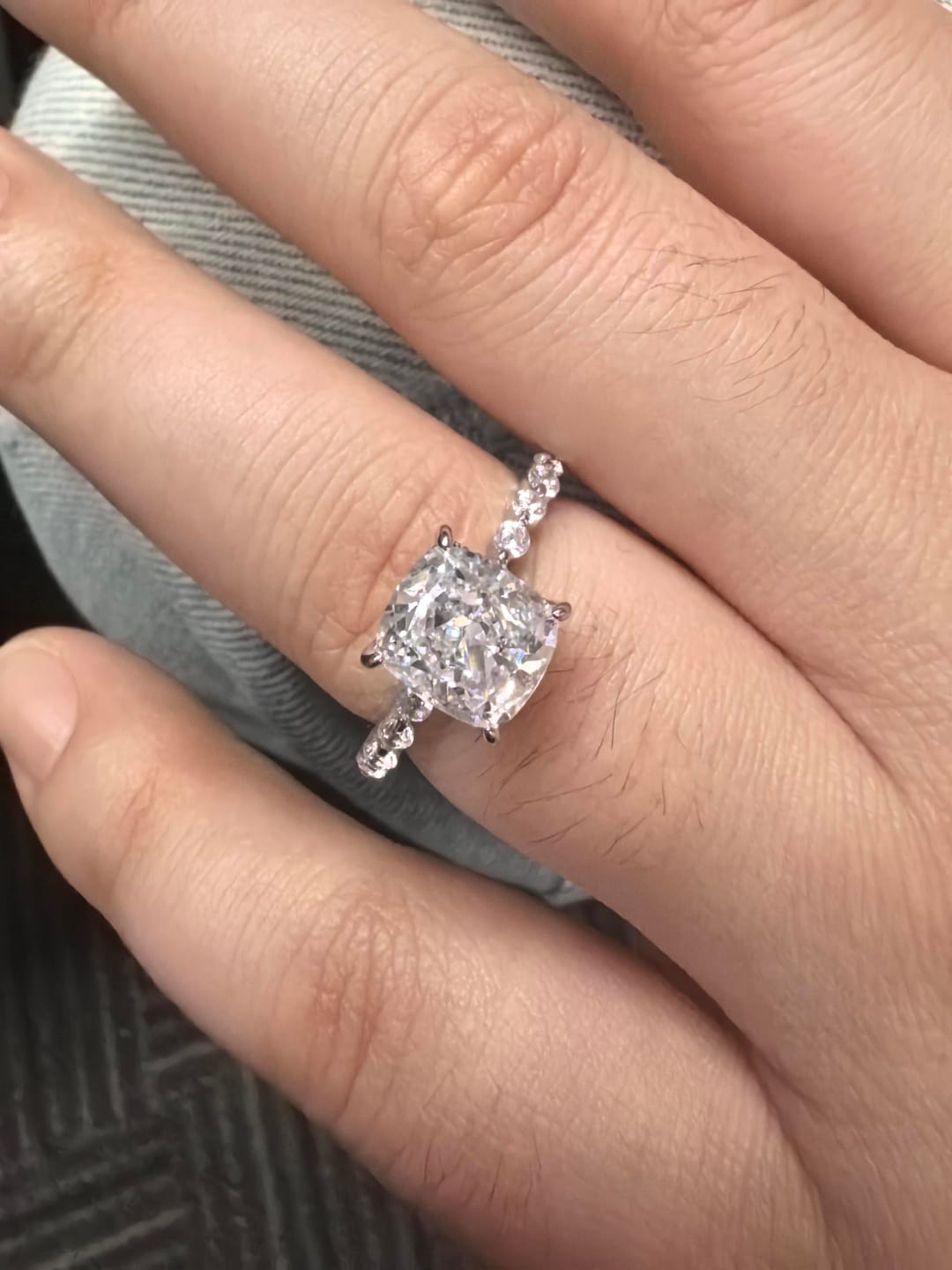 Customer photo review of Louily Exquisite 2.0 Carat Cushion Cut Engagement Ring