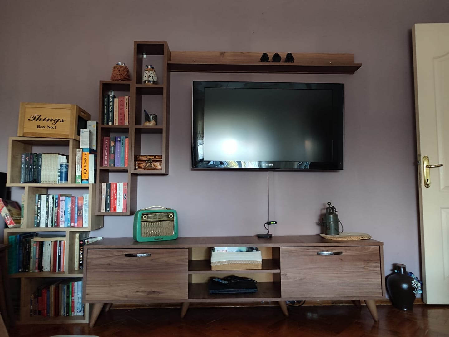 Customer photo review of Rani A9 Duvar Raflı Tv Ünitesi Kitaplıklı Tv Sehpası Duvara Monte Raflı Modern Ayaklı 180 cm Minyatür Ceviz M5