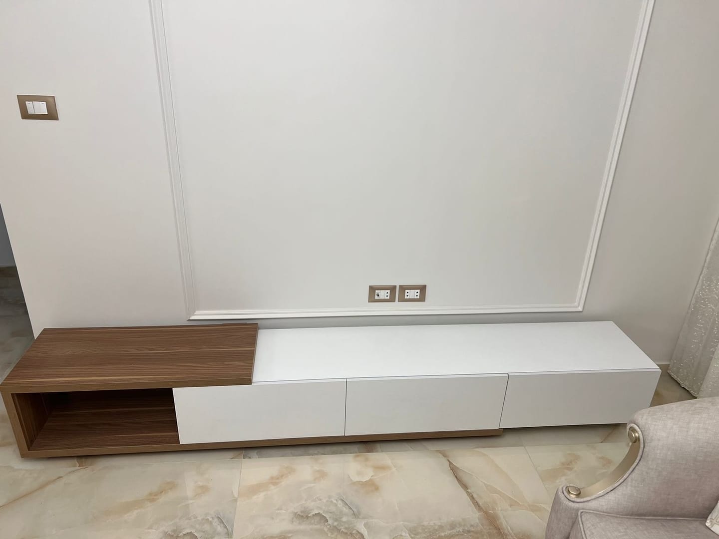Customer photo review of ترابيزة تليفزيون 210×40سم- WDY114