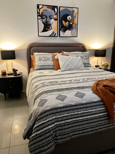 Customer photo review of Faces of Unity: Esi, Art Duo, by Bella Eve