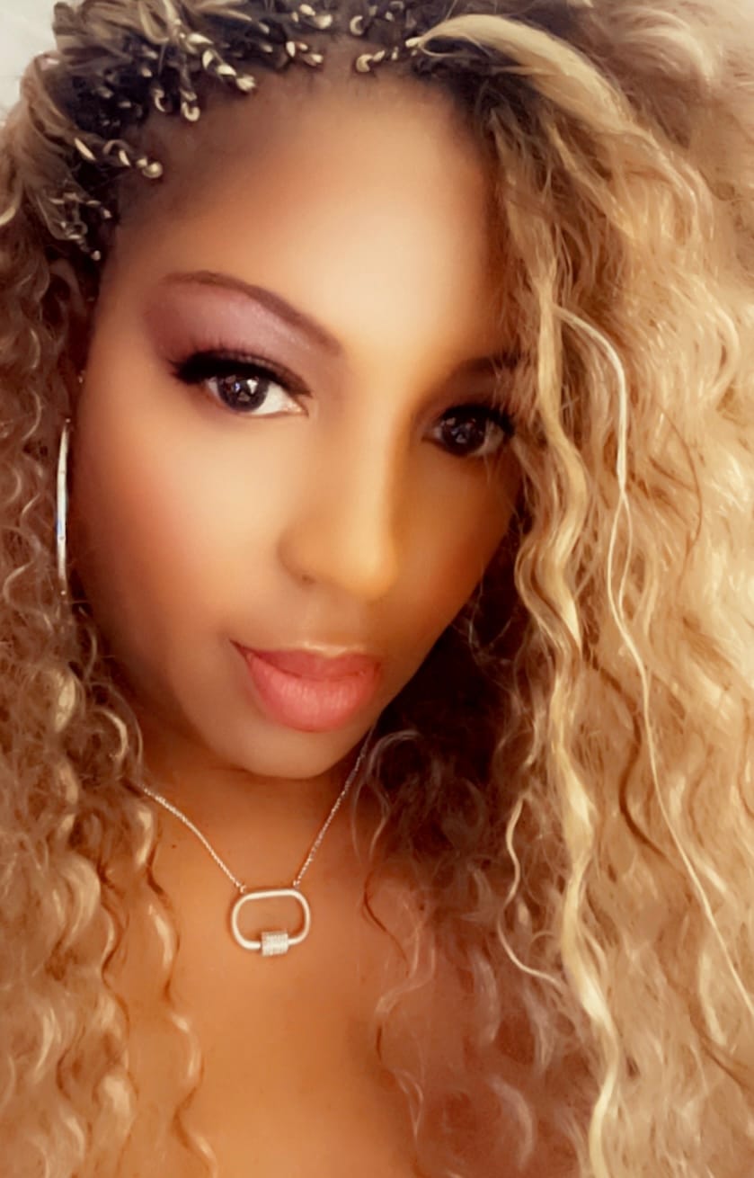 Customer photo review of #4/#613 Piano Color Deep Wave Bulk Hair Extensions for Braiding
