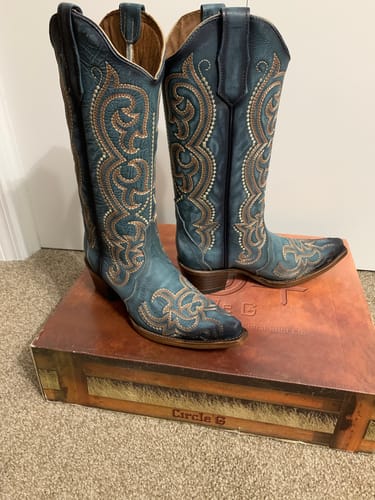 Customer photo review of Women's Circle G Embroidery & Triad Western Boots