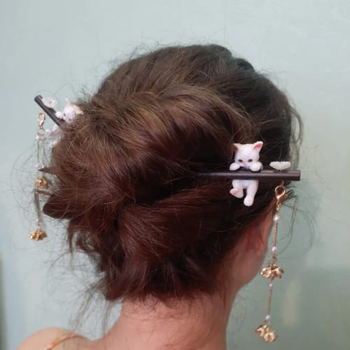 Customer photo review of Clingy Kitten Hair Stick