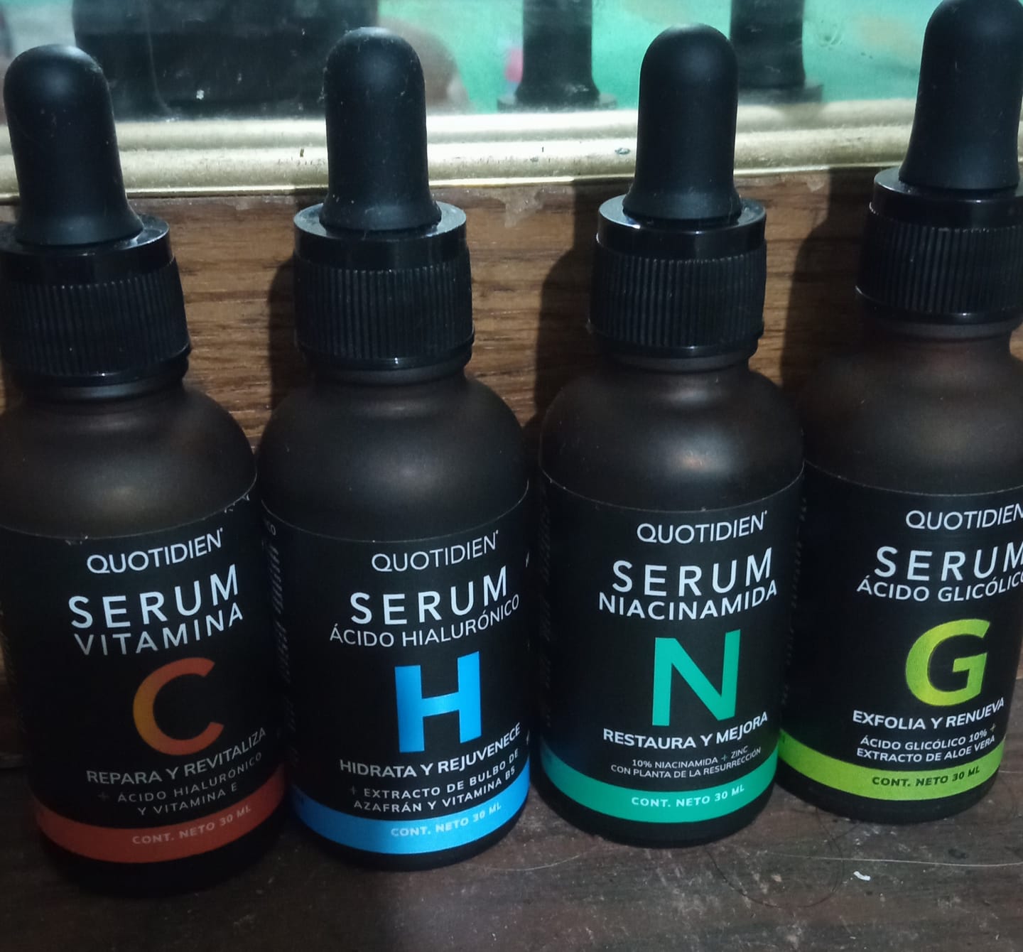 Customer photo review of NUEVO: Kit Los 4 Fantásticos (44% OFF) - Serum de Vitamina C 30ml + Serum de Niacinamida 30ml + Serum Ácido Glicólico 30ml + Serum de Ácido Hialurónico 30ml