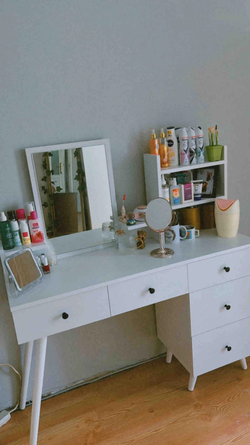 Customer photo review of Rani BJ101 Makyaj Tuvalet Masası 5 Çekmeceli Raflı Aynalı Takı Düzenleyici Puf Takım Beyaz