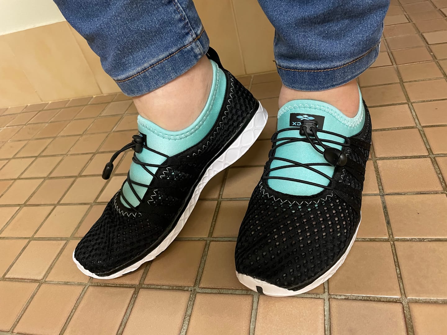Customer photo review of Aleader Women's Xdrain Venture Water Shoes