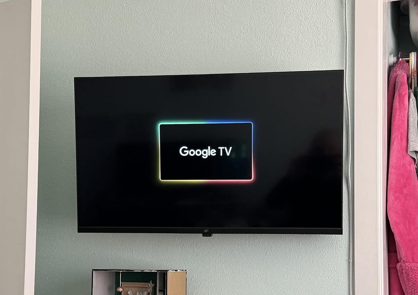 Customer photo review of Palette 32 inch Smart Google TV