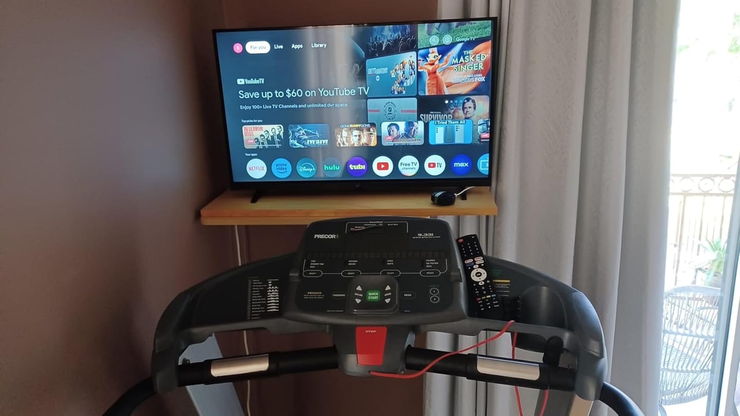 Customer photo review of Palette 32 inch Smart Google TV