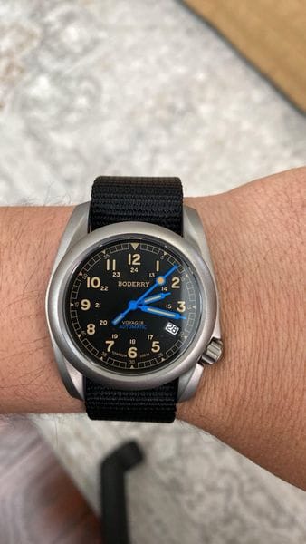 Customer photo review of VOYAGER - 100M Waterproof Titanium Automatic Field Watch | Vintage Noir-bracelet