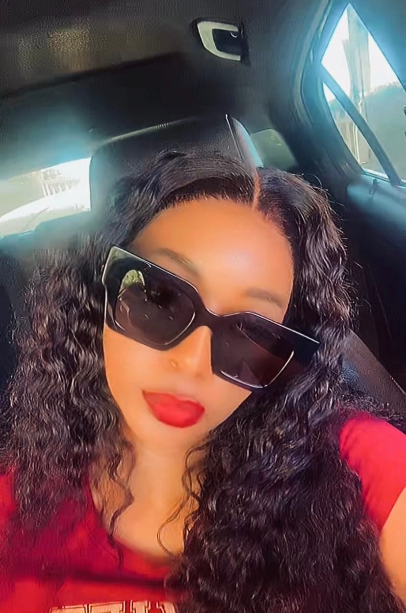 Customer photo review of Peruvian Full Lace Frontal Natural Wave 30 inch Wig
