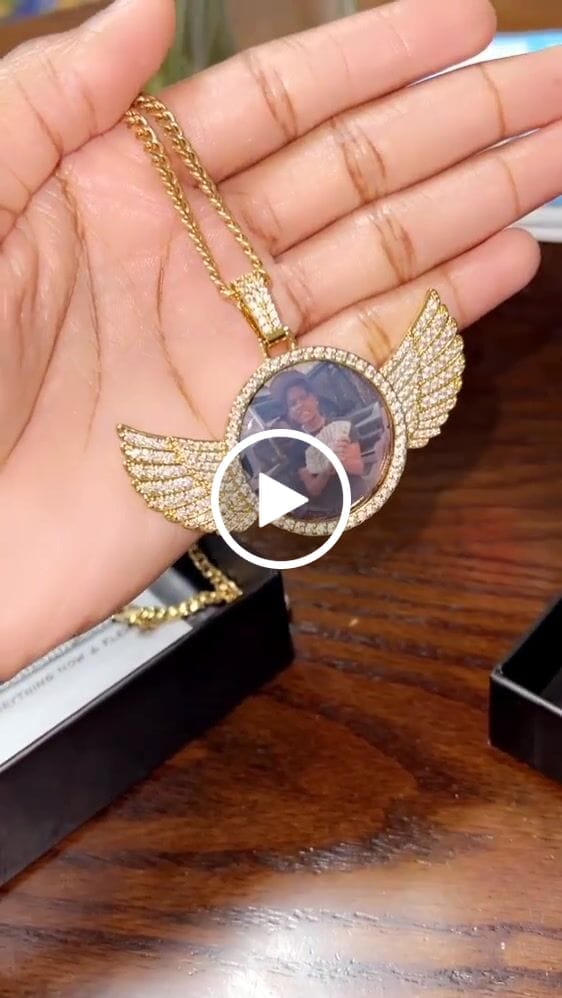 Customer video review of Custom PPICTURE Wings Round Pendant