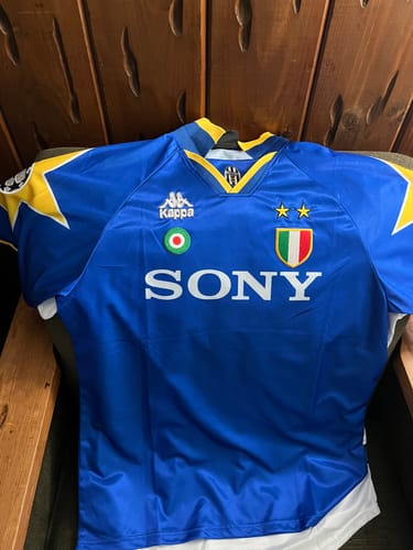 Customer photo review of Juventus Retro 1995/97 Away