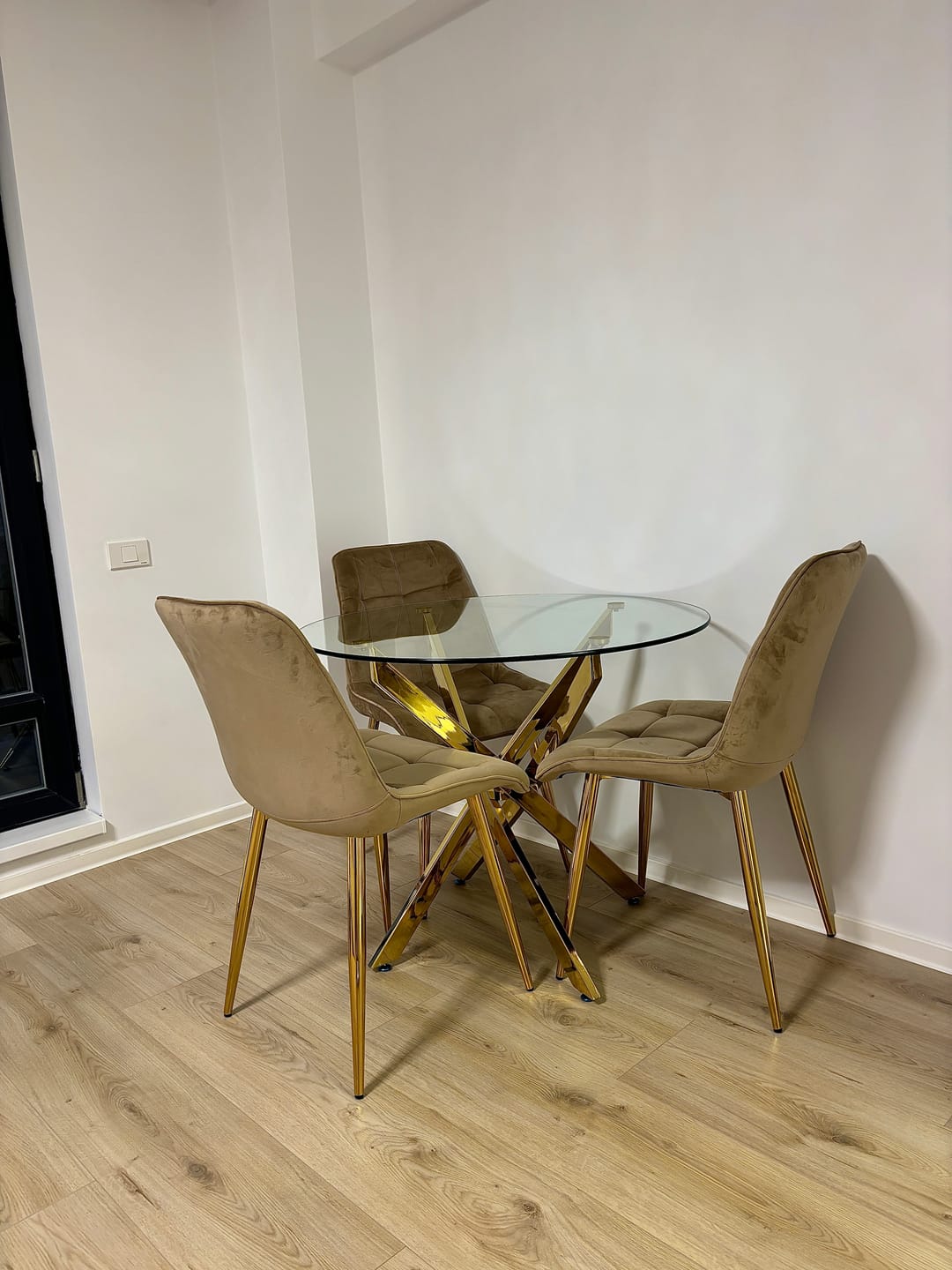 Customer photo review of Masa AGIS, transparent/auriu, sticla securizata/metal, 90x90x75 cm