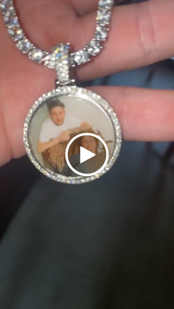Customer video review of 925S & VVS MOISSANITE 3D CIRCLE CUSTOM PICTURE PENDANT