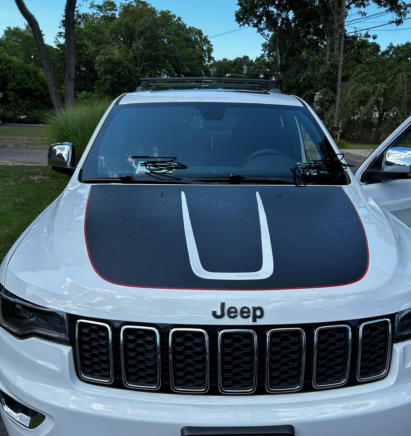 Customer photo review of Grand Cherokee WK2 Hood Graphic | fits 2011-2022 Jeep Grand Cherokee WK2