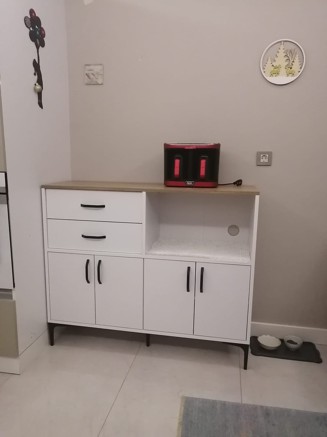 Customer photo review of Rani JE166 Kahve Köşesi Çok Amaçlı Dolap 4 Kapaklı 2 Çekmeceli Kiler Mutfak Dolabı Beyaz - Sepet Ceviz