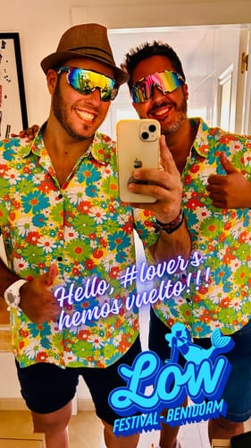 Customer photo review of Chemise hawaïenne tropicale en coton floral pour homme