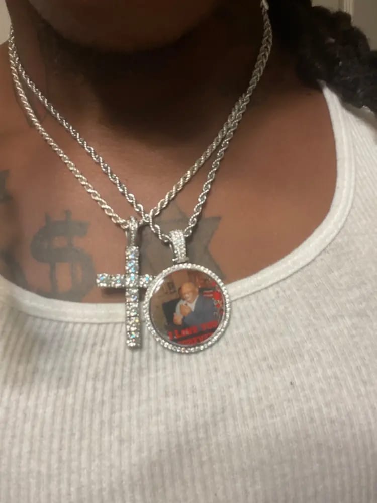 Customer photo review of 925S & VVS MOISSANITE 3D CIRCLE CUSTOM PICTURE PENDANT