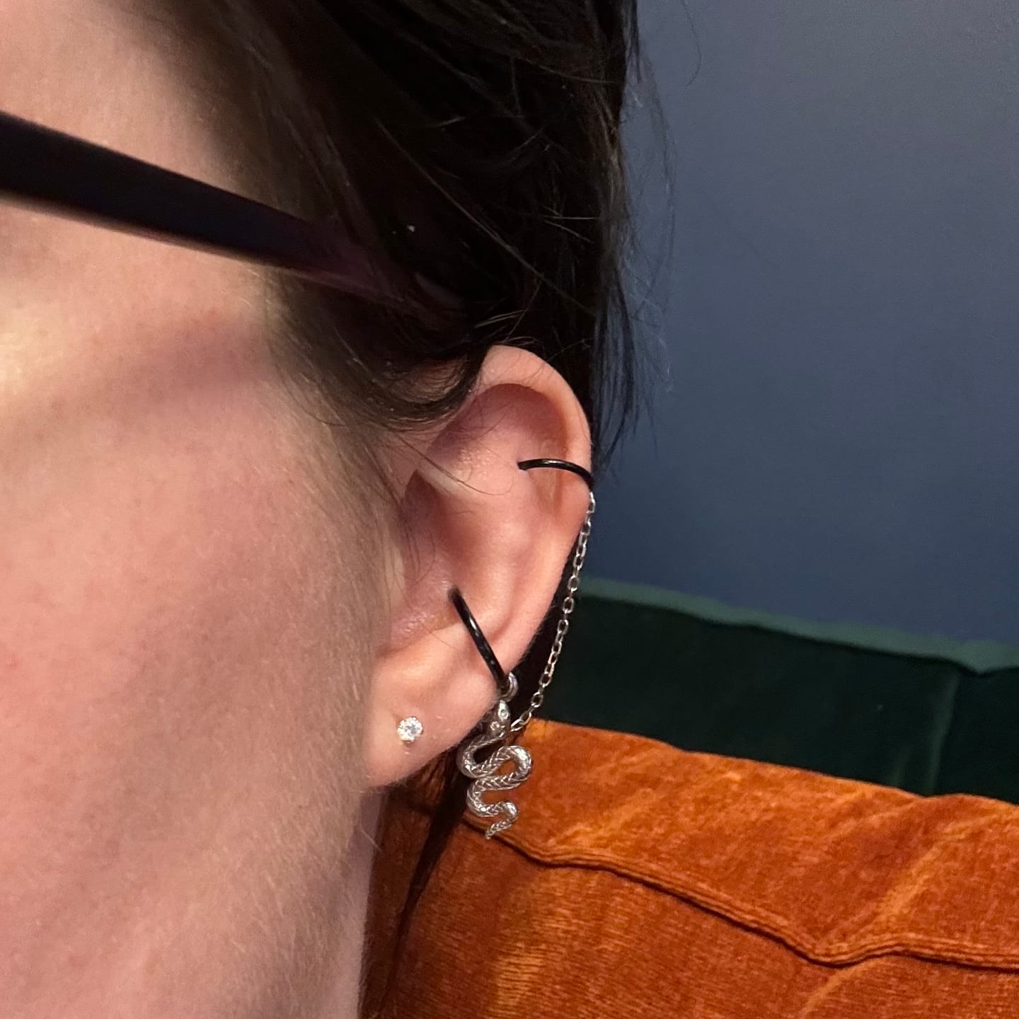 Customer photo review of Solitaire Crystal Cartilage Stud - Threadless