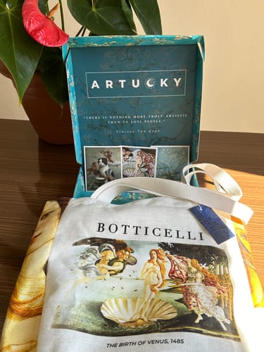 Customer photo review of The Birth of Venus Omuz Çantası