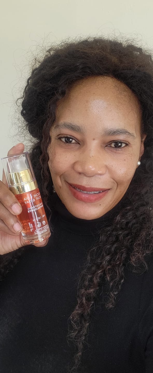 Customer photo review of Buy a Noche Y Dia Vitamin C Serum, Get a Free Limited Edition Cosmetic Bag