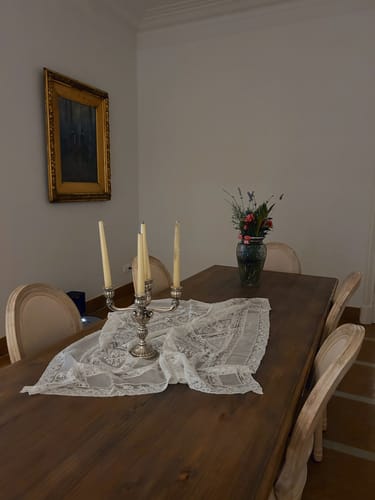 Customer photo review of Lot de 2 chaises en bois avec assise en tissu beige