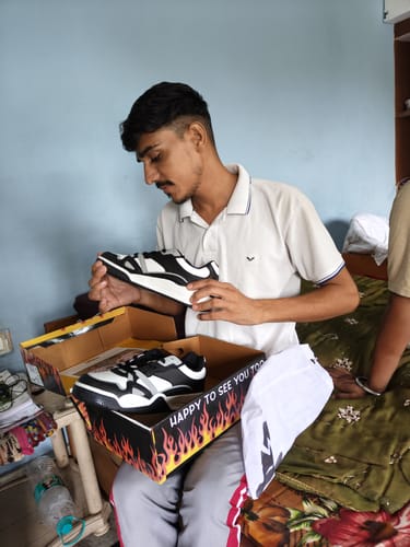 Customer photo review of XANDER White Black Men's casual sneaker