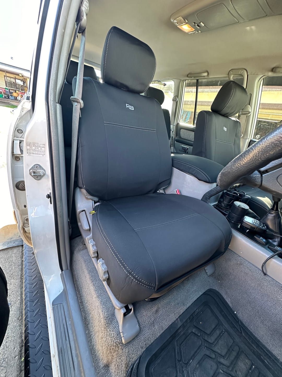Customer photo review of Toyota Landcruiser 100/105 Series Neoprene Console Lid (In Stock)