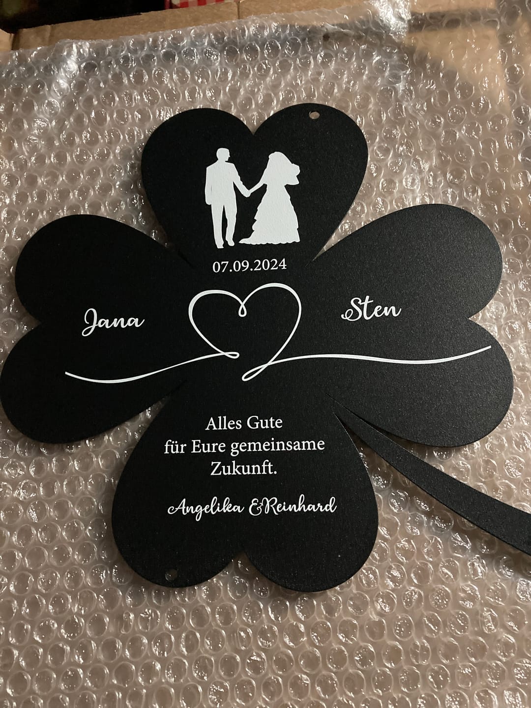 Customer photo review of Ausgefallenes Hochzeitsgeschenk: Glückskleeblatt IV zur Hochzeit - personalisierbar