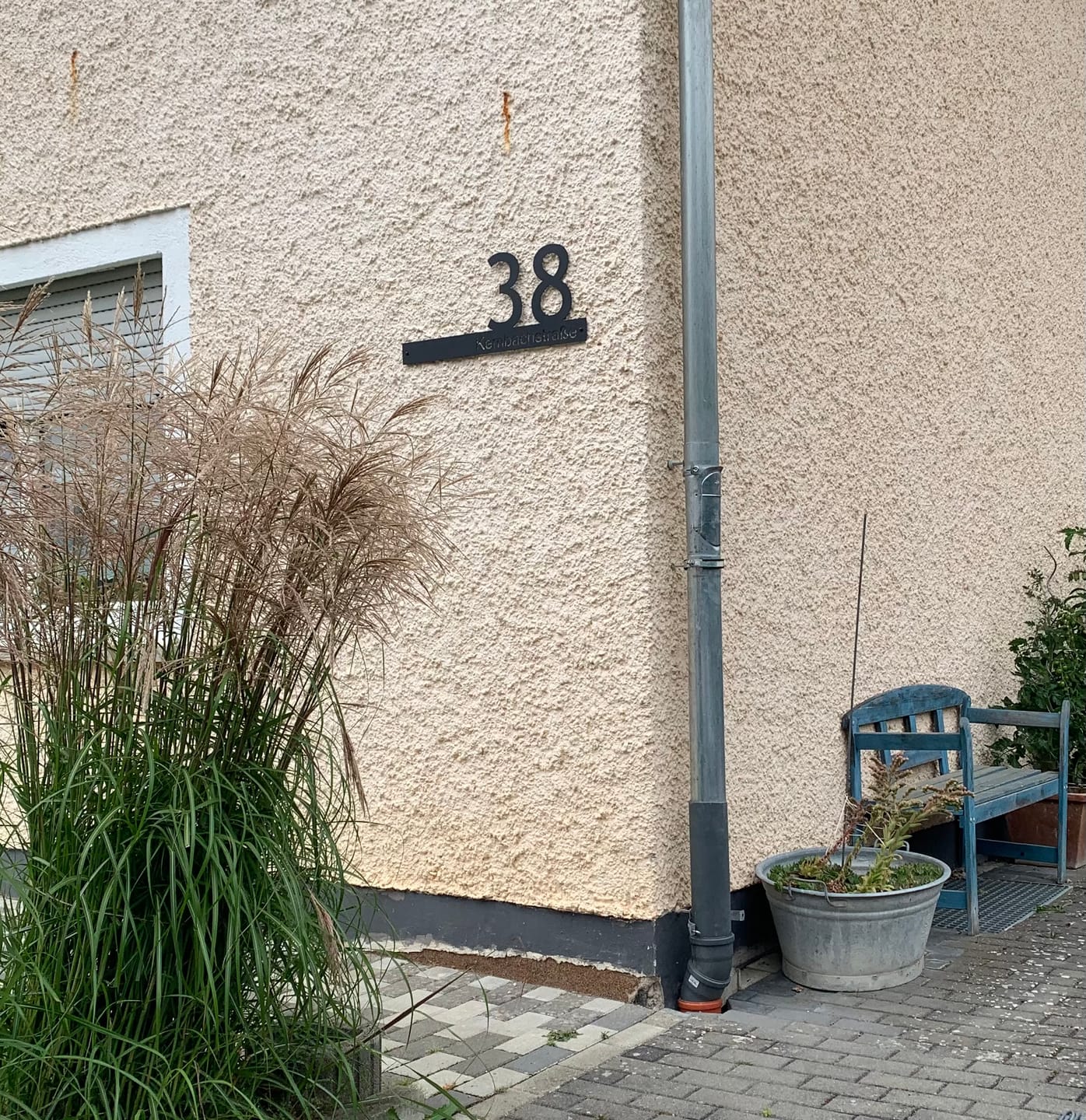 Customer photo review of Hausnummernschild "Viktoria" mit Straßennamen