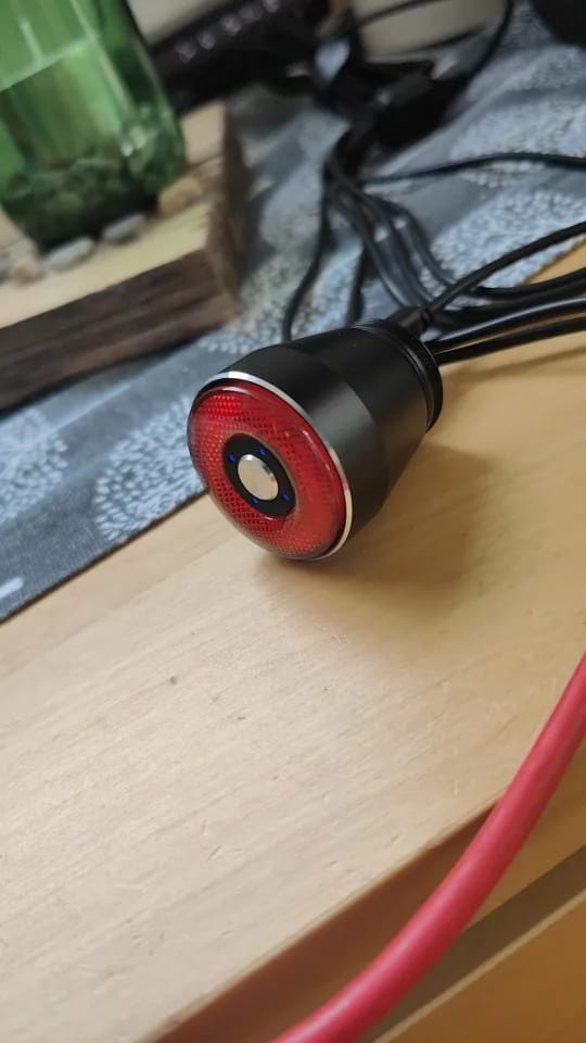 Customer photo review of NEW - Feu arrière pour Vélo avec Détecteur de freinage Brakey™ - 25,99€ - NEW