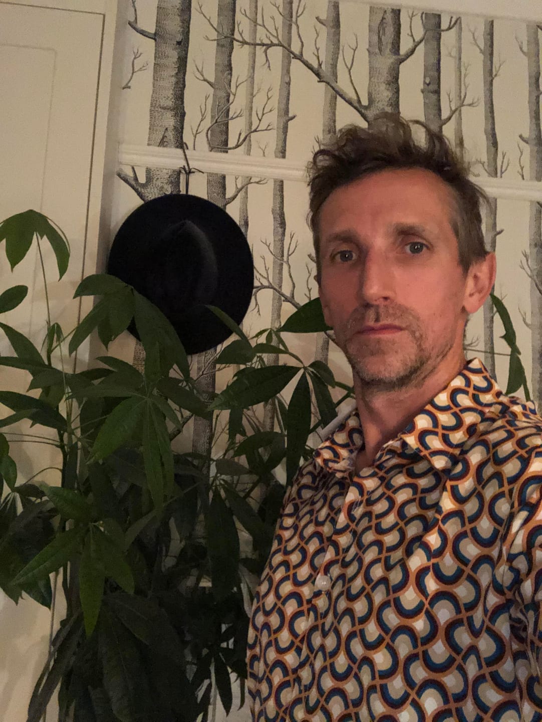 Customer photo review of Men's Retro Button Up Vintage Geometric Circle Cool Summer Beach Short Sleeve Shirt