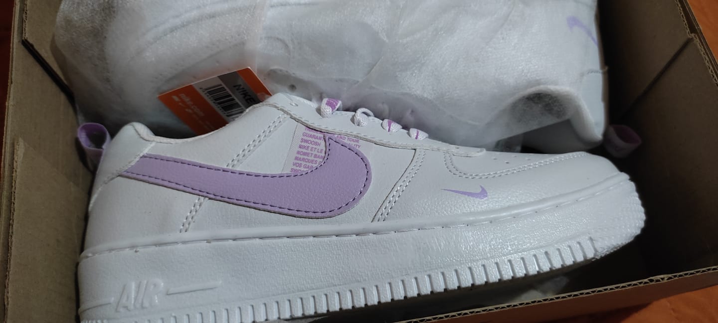 Customer photo review of Tenis 275 Blanco Lila