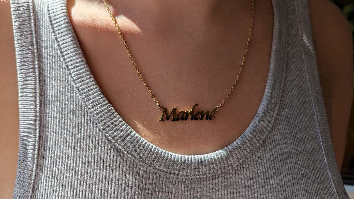 Customer photo review of Namenskette Waagerecht | 18K vergoldet
