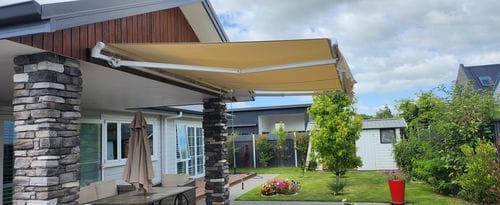 Customer photo review of Manual Retractable Awning 4mx2.5m - Sunshade Shelter For Patio, Deck