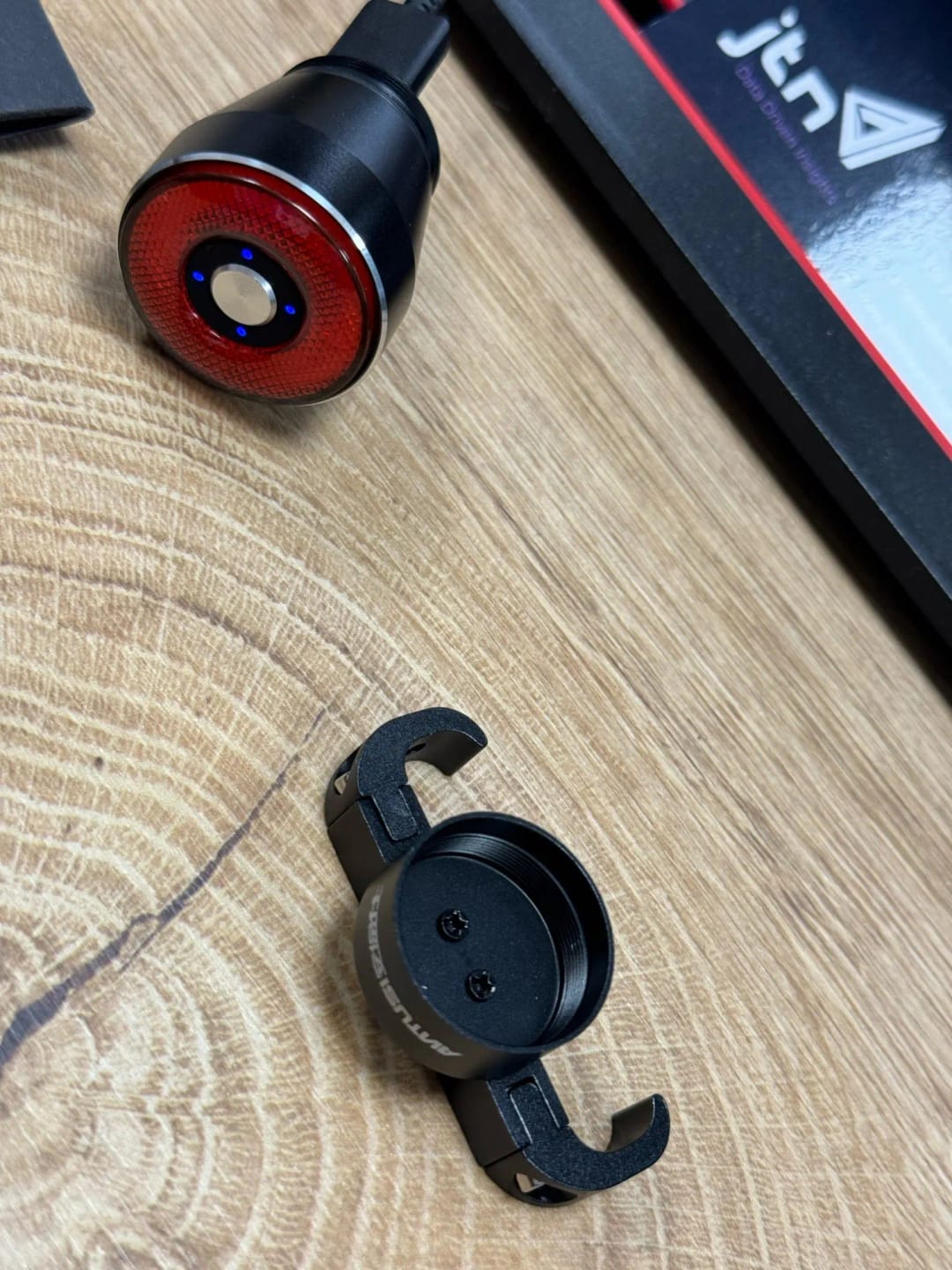 Customer photo review of NEW - Feu arrière pour Vélo avec Détecteur de freinage Brakey™ - 25,99€ - NEW
