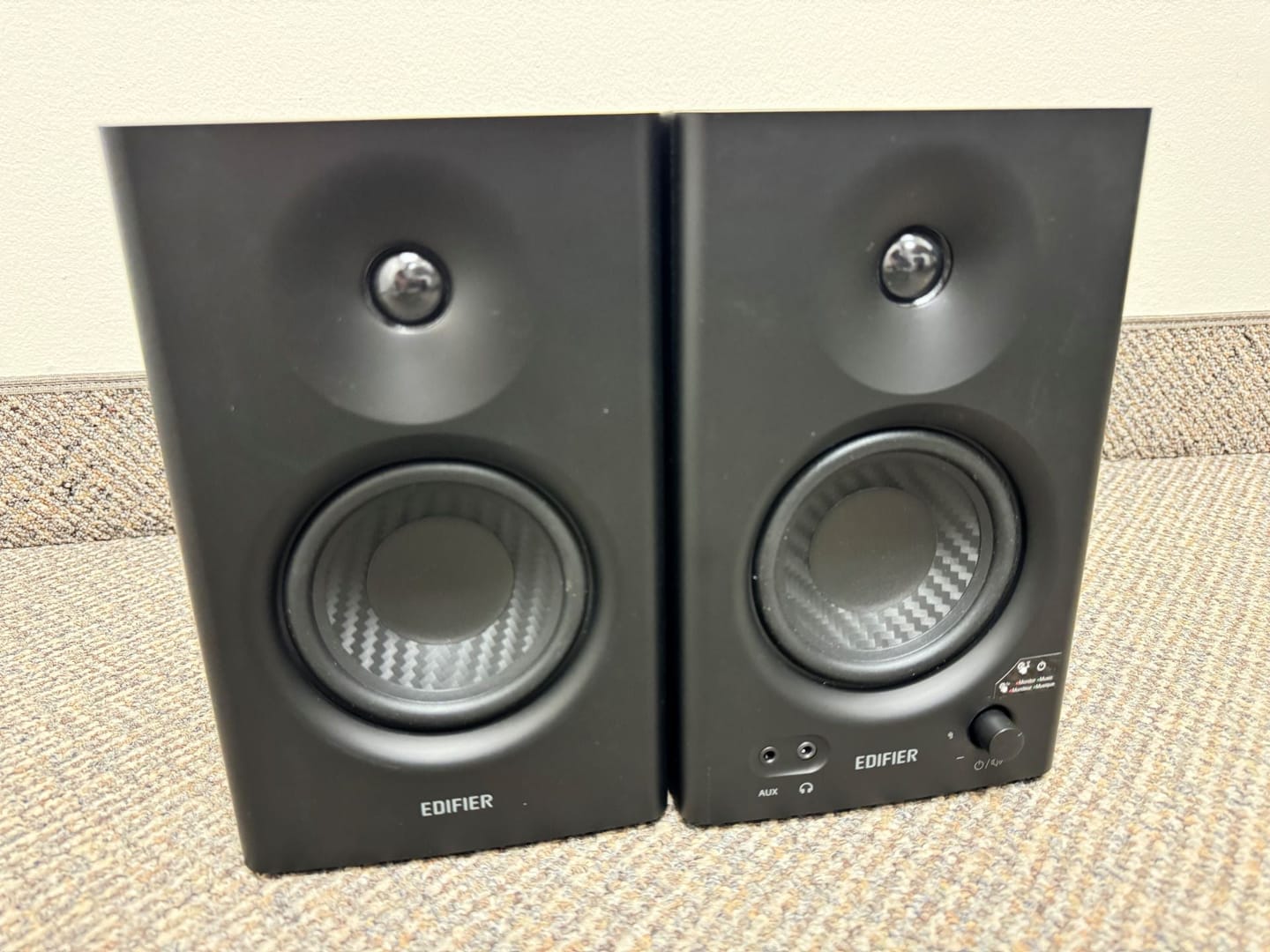 Customer photo review of MR4 Powered Studio Monitor