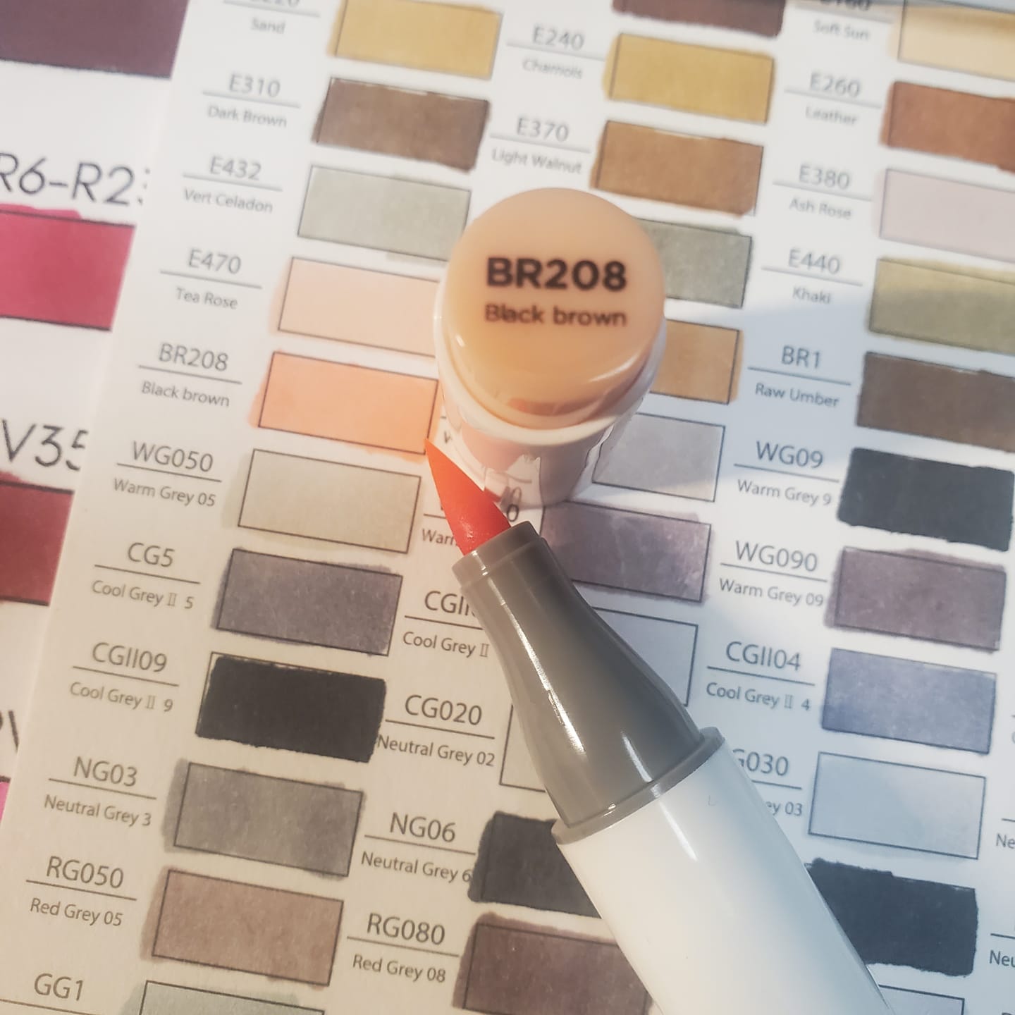 Customer photo review of Ohuhu Honolulu BR208 / YR57 Individual Marker, Brush & Chisel