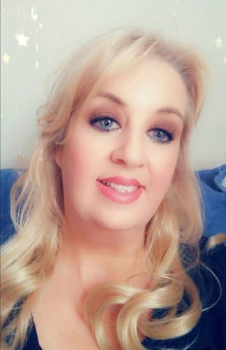 Customer photo review of Stranded 16" One Piece Flicky Clip-in Hair Extension #10/16 Vanilla Bomb
